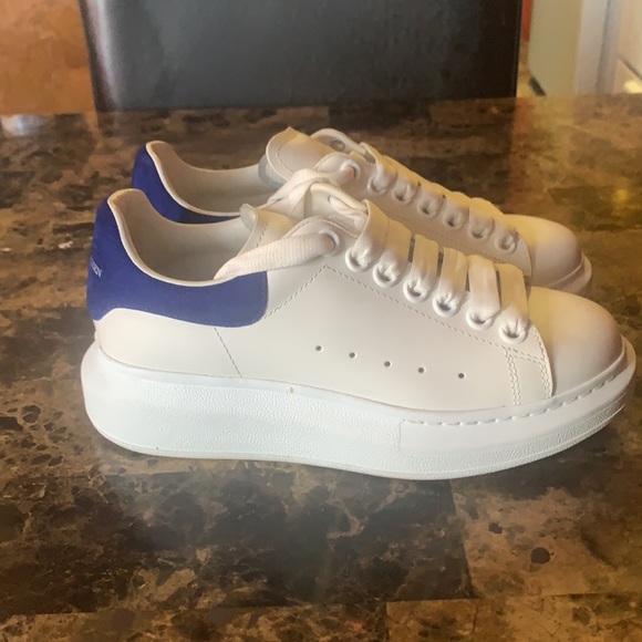 Alexander McQueen - Picture 3 of 9